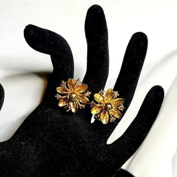 Vintage | Gold Starburst Flower Earrings - Picture 1 of 3
